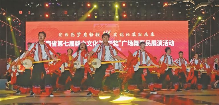 舞台上激情四射。赵洋洋 摄