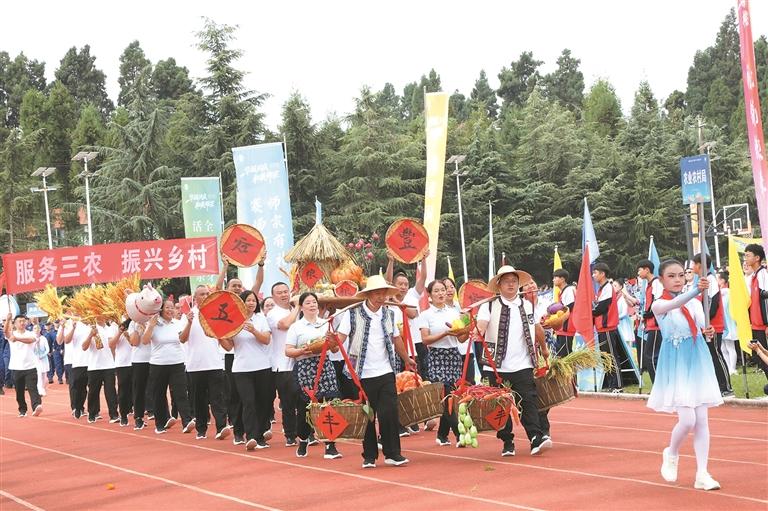县农业农村局代表队入场。孙利勇 摄
